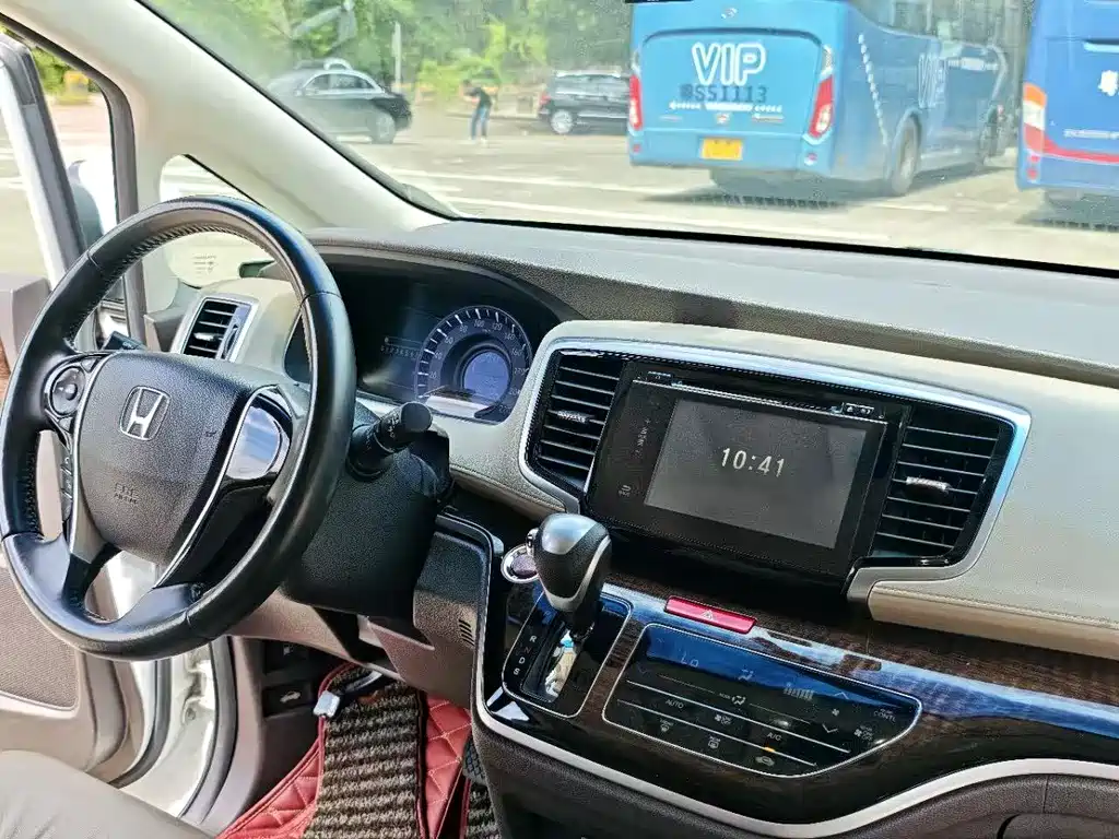 Honda Odyssey 2015 — фото 6
