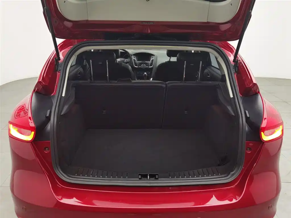Ford Focus 2015 — фото 16