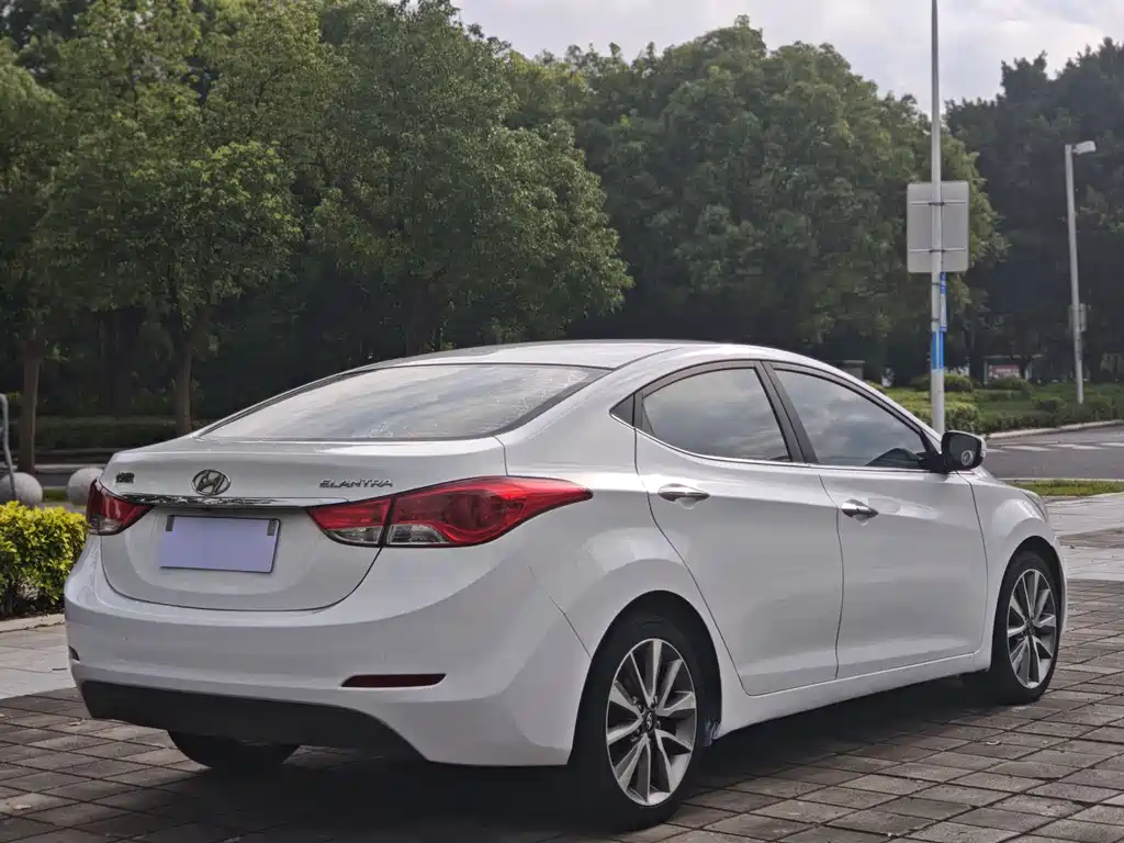 Hyundai Elantra 2016