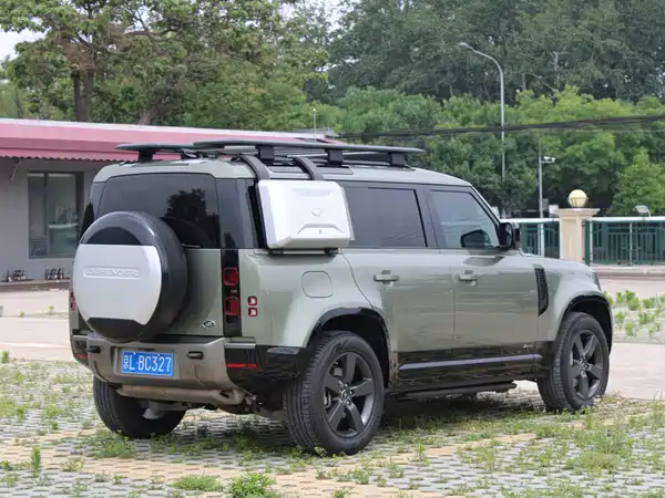 Land Rover Defender 2021