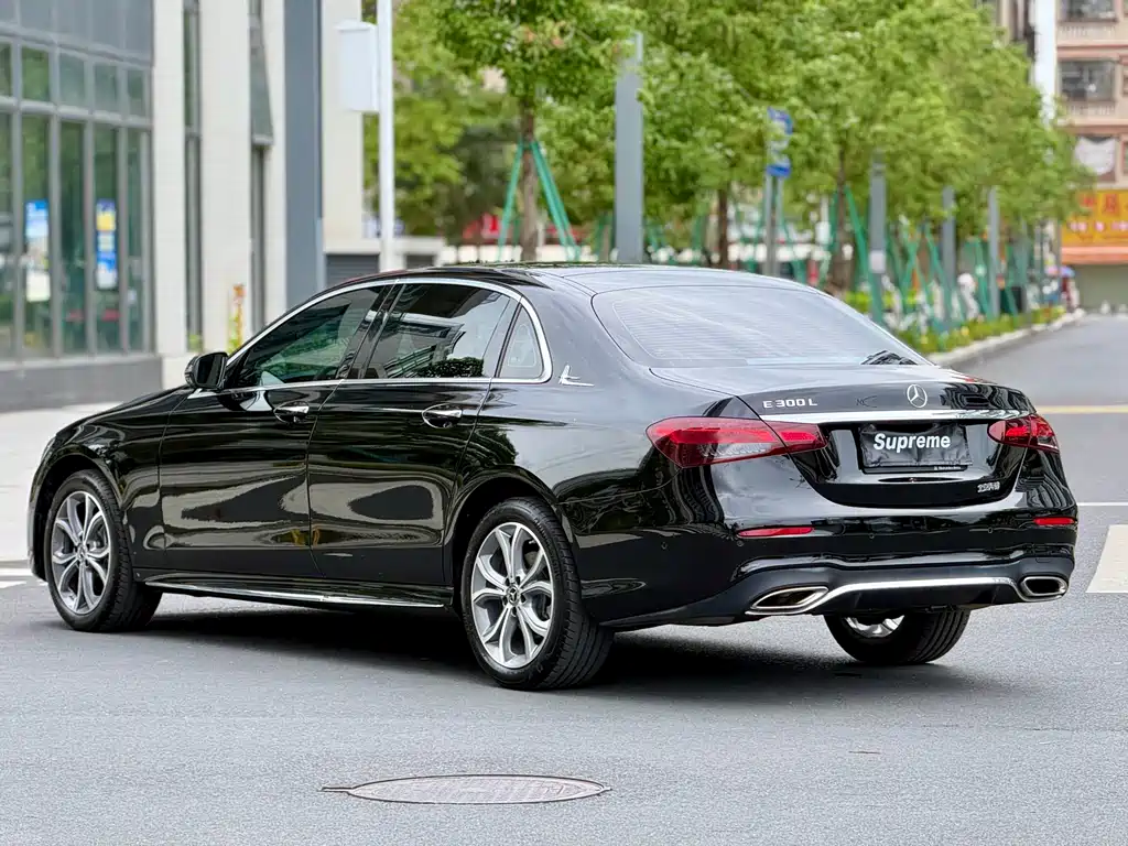 Mercedes-Benz E-Class 2023 — фото 8