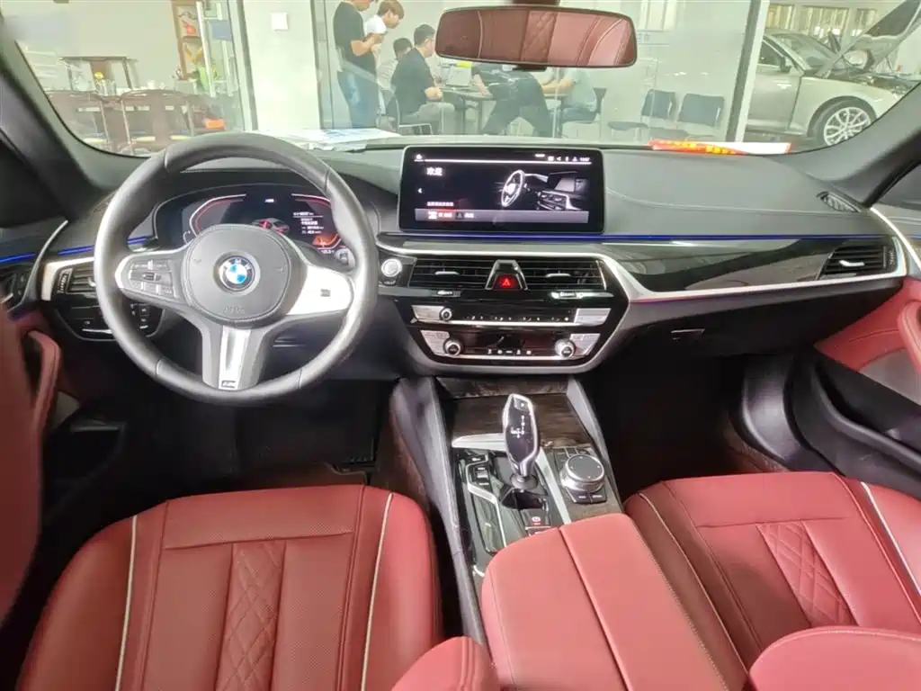 BMW 5 Series 2023 — фото 10