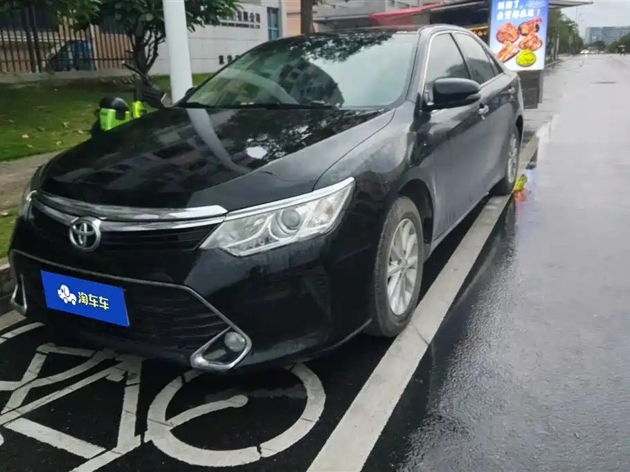 Toyota Camry 2017 — фото 1
