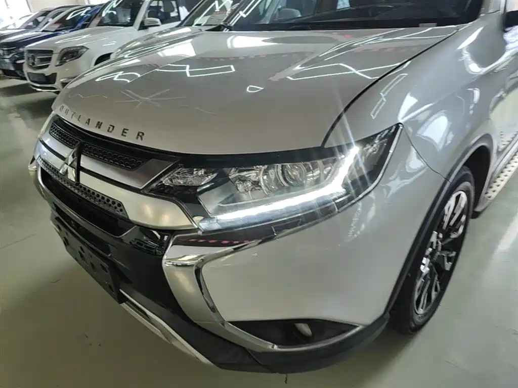 Mitsubishi Outlander 2019 — фото 24