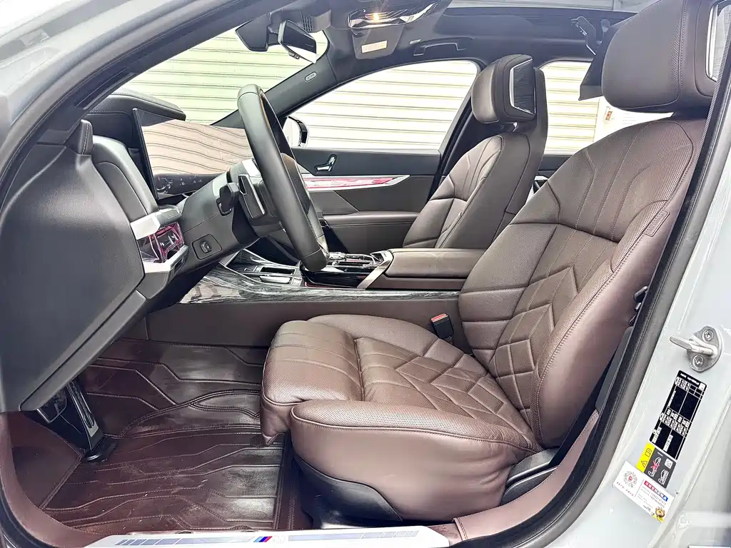 BMW i7 2023 — фото 13