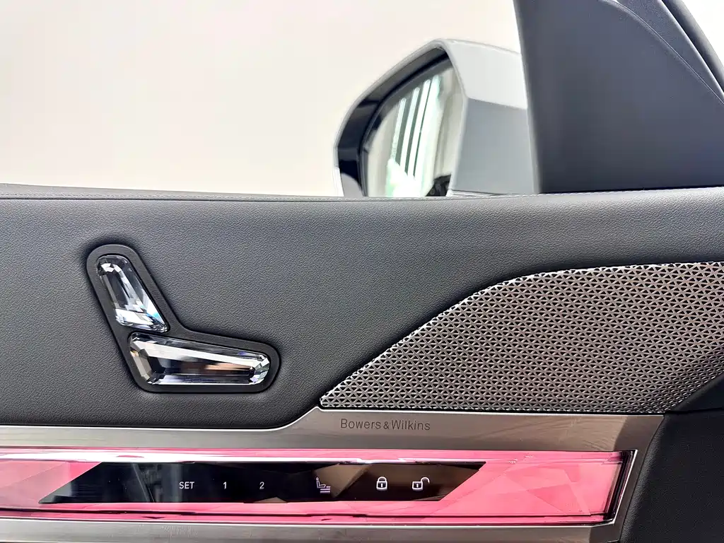BMW i7 2023 — фото 22