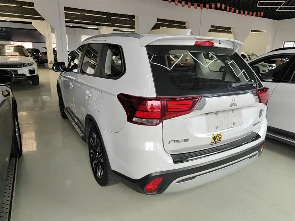 Mitsubishi Outlander 2019 — фото 5