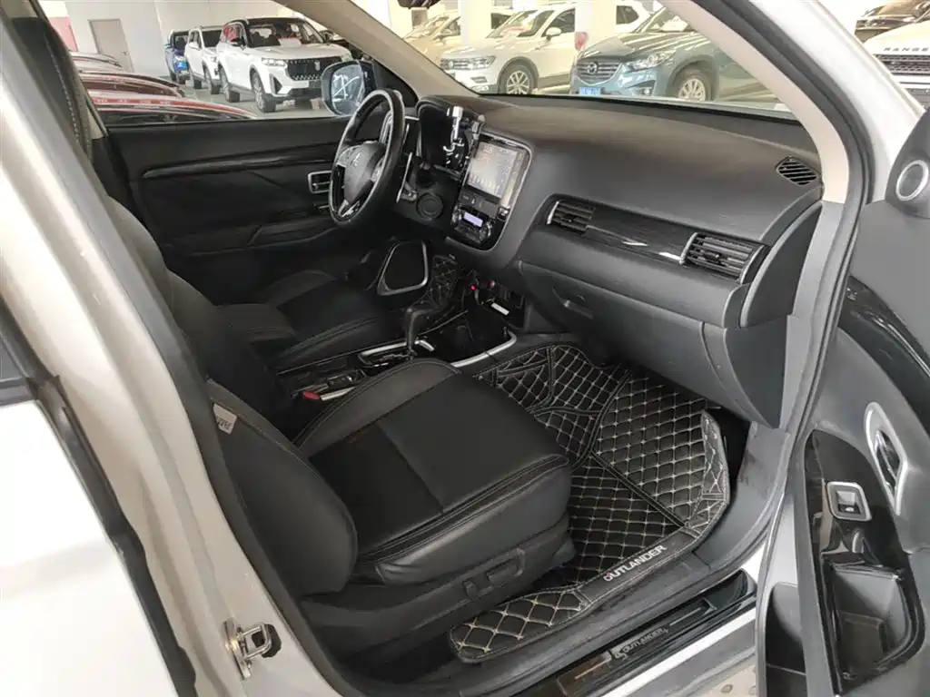 Mitsubishi Outlander 2019 — фото 25