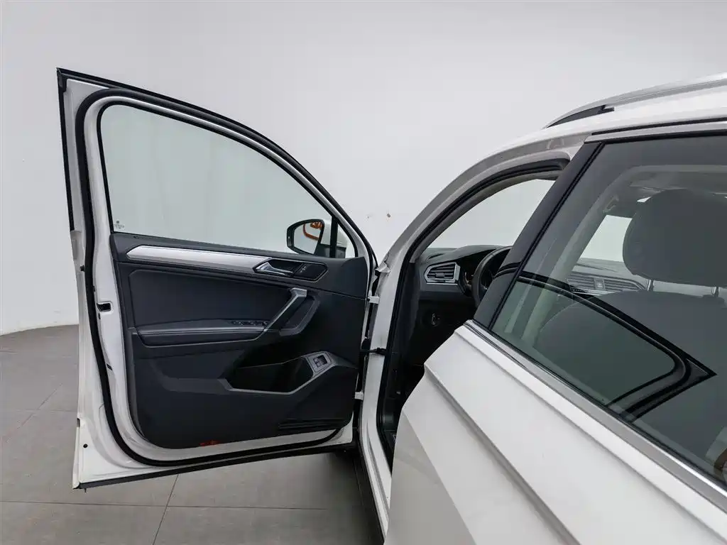 Volkswagen Tiguan L PHEV 2020 — фото 8