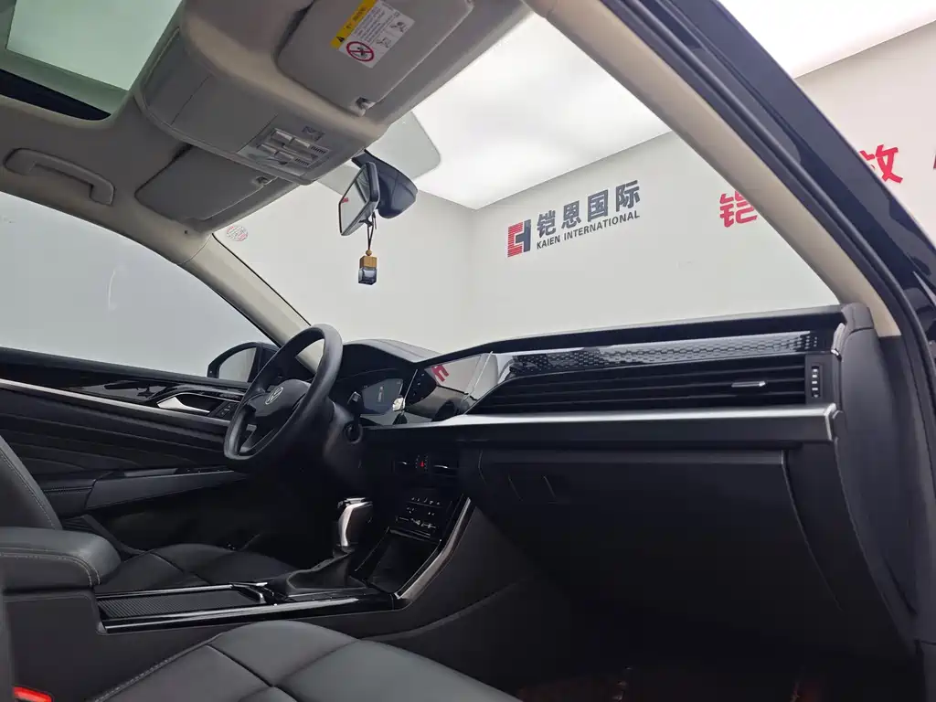 Volkswagen Passat PHEV 2023 — фото 16
