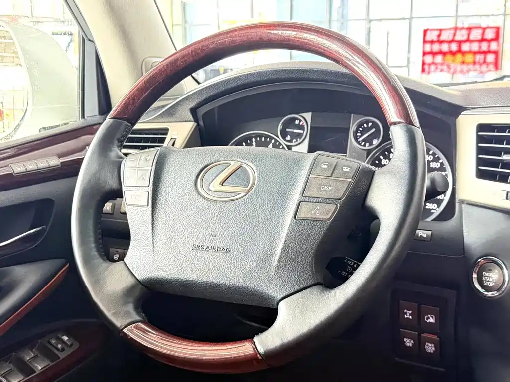 Lexus LX 2014 — фото 12