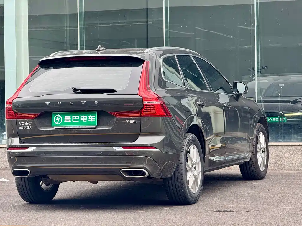 Volvo XC60 2021 — фото 6