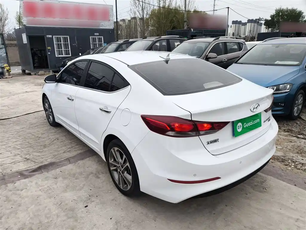 Hyundai Elantra 2019 — фото 23
