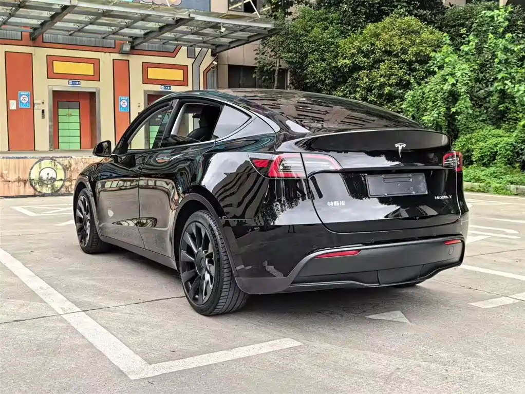 Tesla Model Y 2022 — фото 15