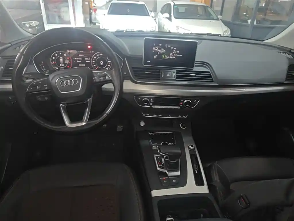 Audi Q5L 2019 — фото 10