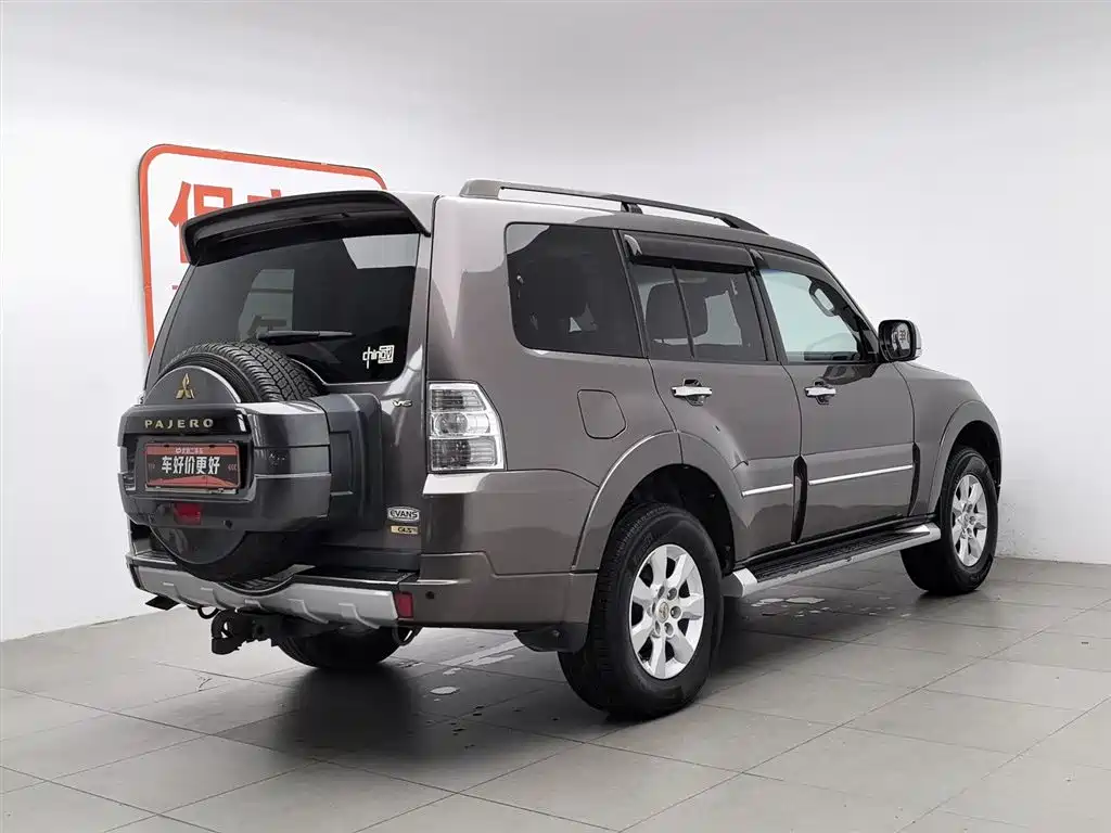 Mitsubishi Pajero 2015