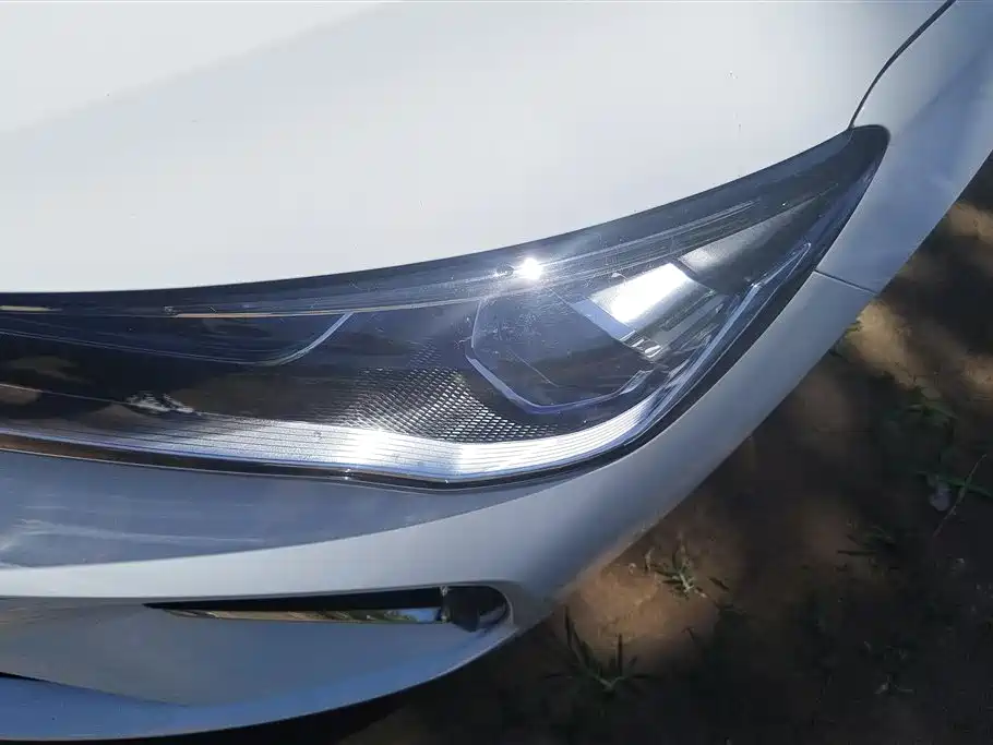 Geely Emgrand 2024