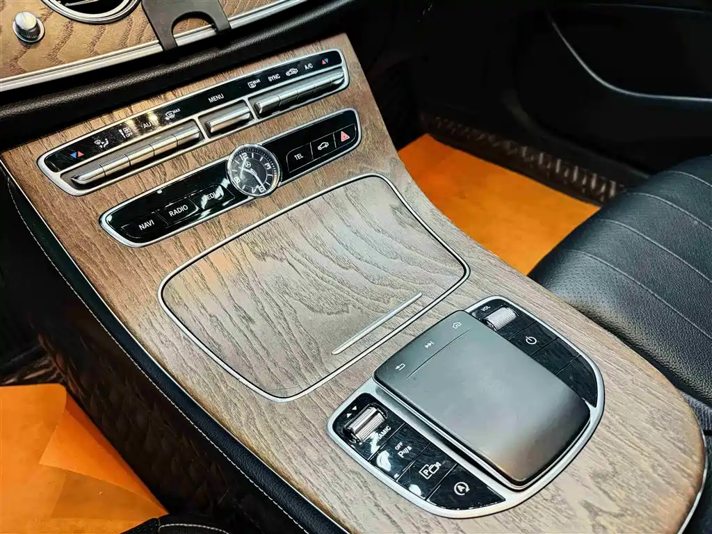 Mercedes-Benz E-Class 2019 — фото 19