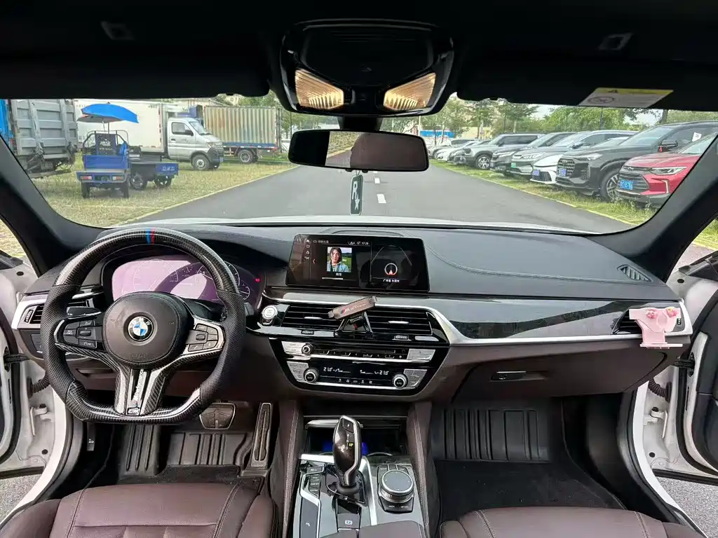 BMW 5 Series 2019 — фото 9