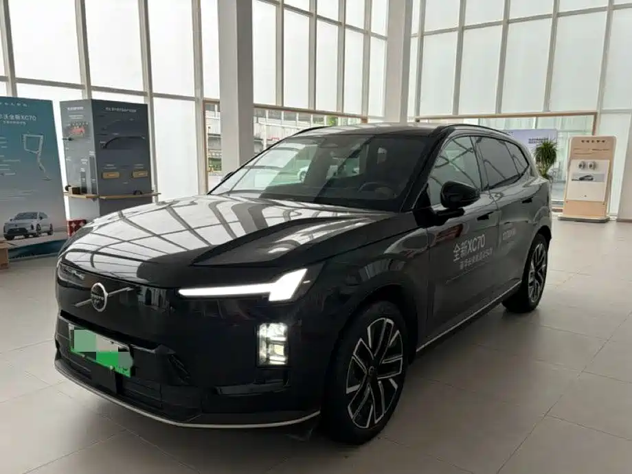 Volvo XC70 PHEV 2025