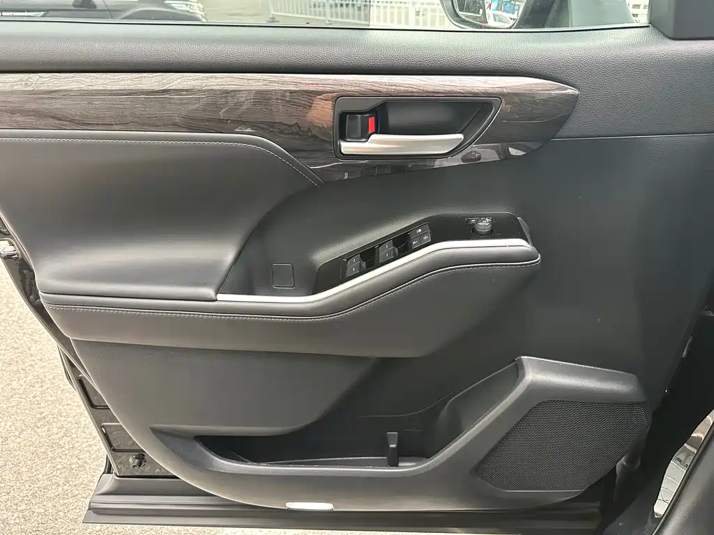 Toyota Highlander 2025 — фото 18