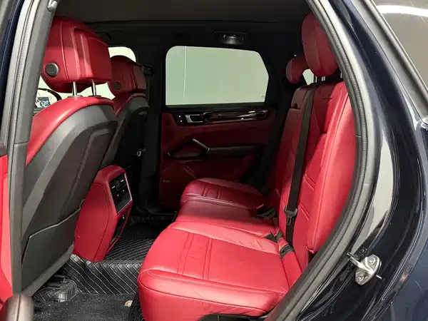 Porsche Cayenne 2022
