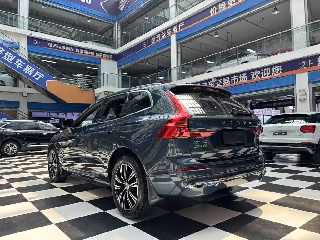 Volvo XC60 2022 — фото 15