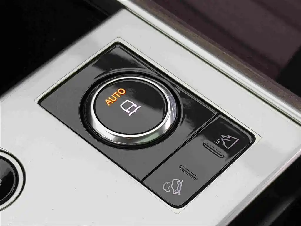 Land Rover Range Rover 2023 — фото 18