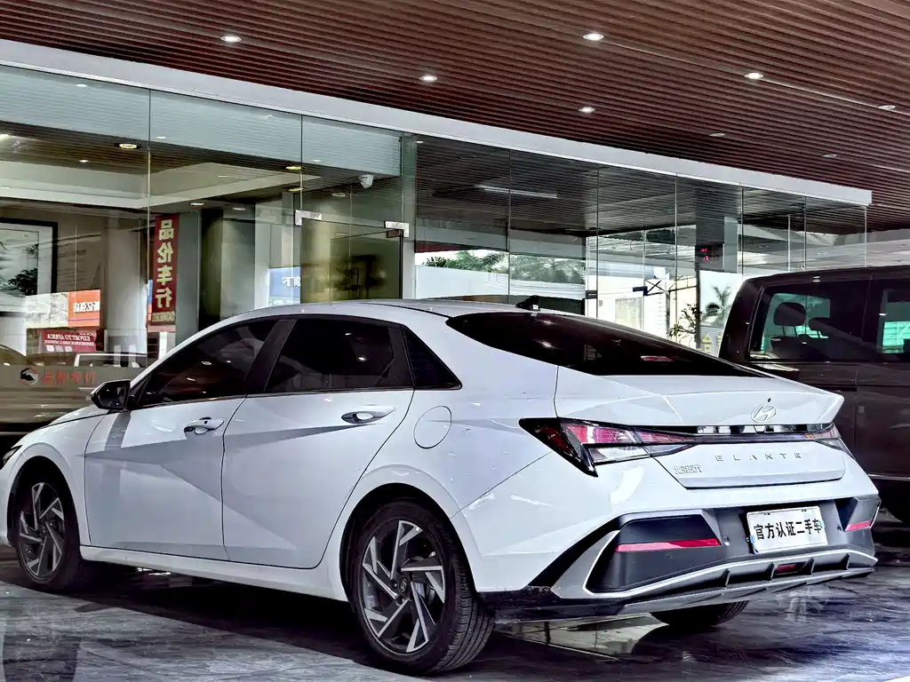 Hyundai Elantra 2024 — фото 17