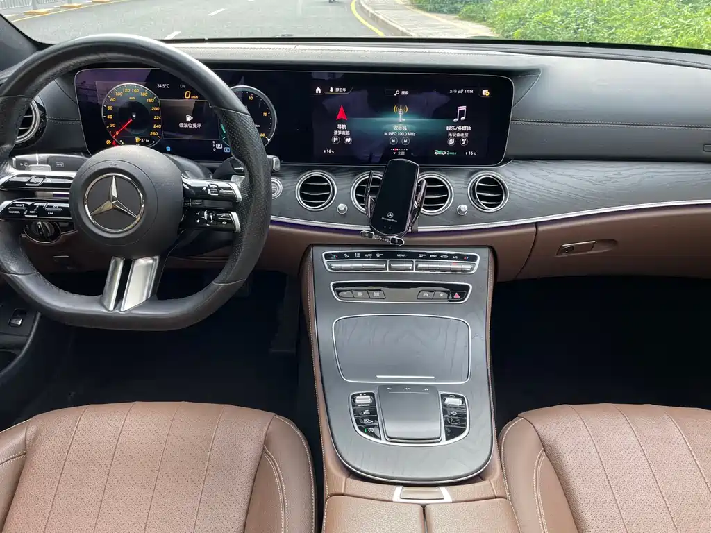 Mercedes-Benz E-Class 2022 — фото 8