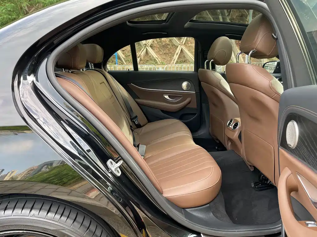 Mercedes-Benz E-Class 2022 — фото 13