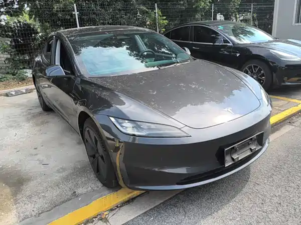 Tesla Model 3 2024