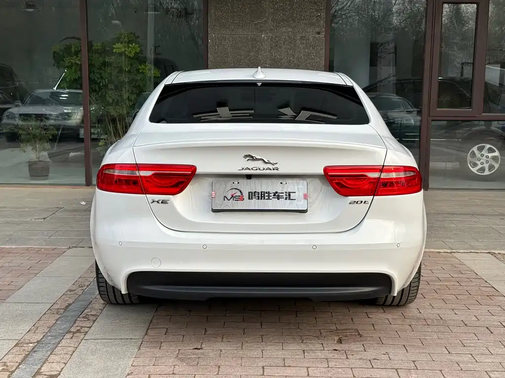 Jaguar XE 2015 — фото 7