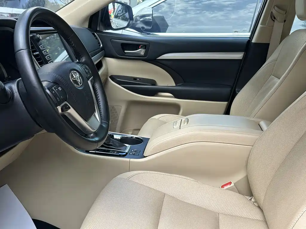 Toyota Highlander 2018 — фото 9