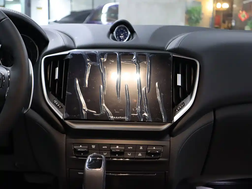 Maserati Ghibli 2023 — фото 10