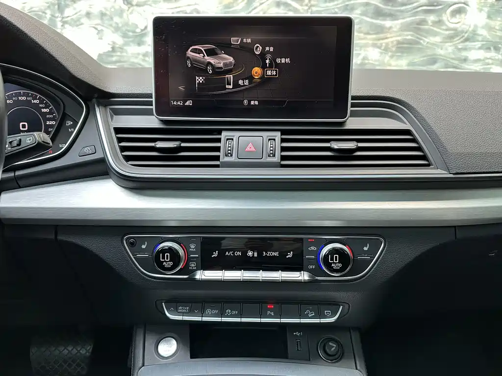 Audi Q5L 2018 — фото 13