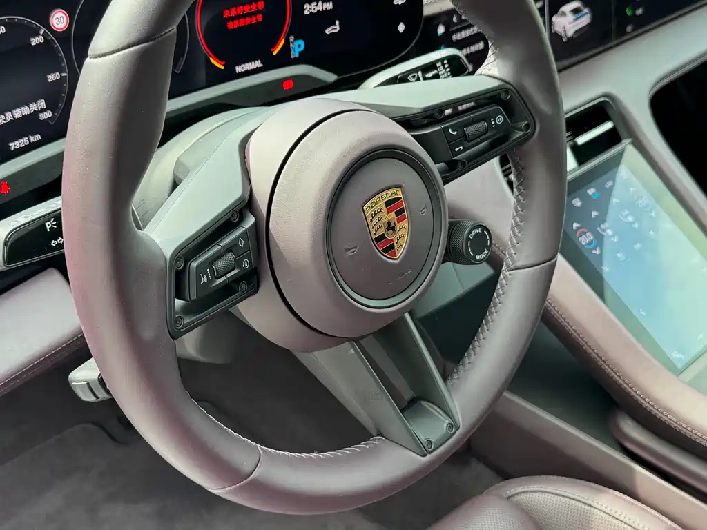 Porsche Taycan 2024 — фото 14