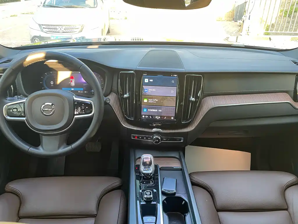 Volvo XC60 2023 — фото 10