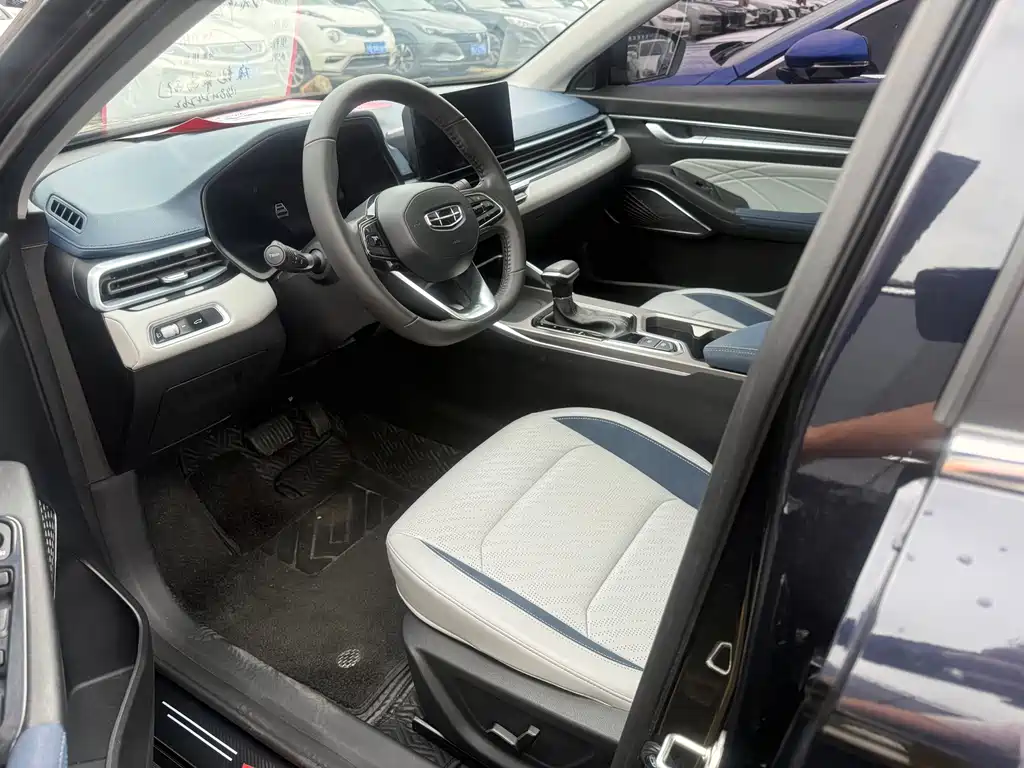Geely Emgrand 2022
