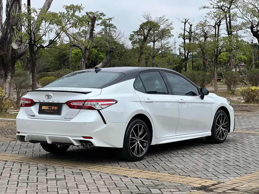 Toyota Camry 2023 — фото 11