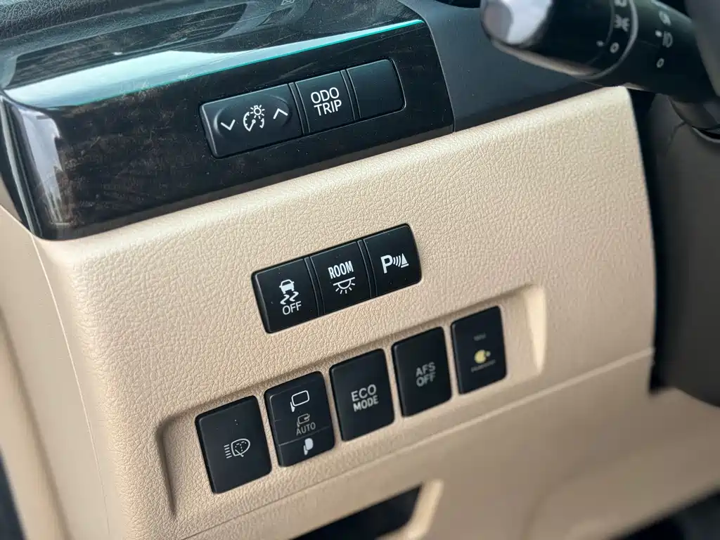 Toyota Alphard 2013 — фото 21