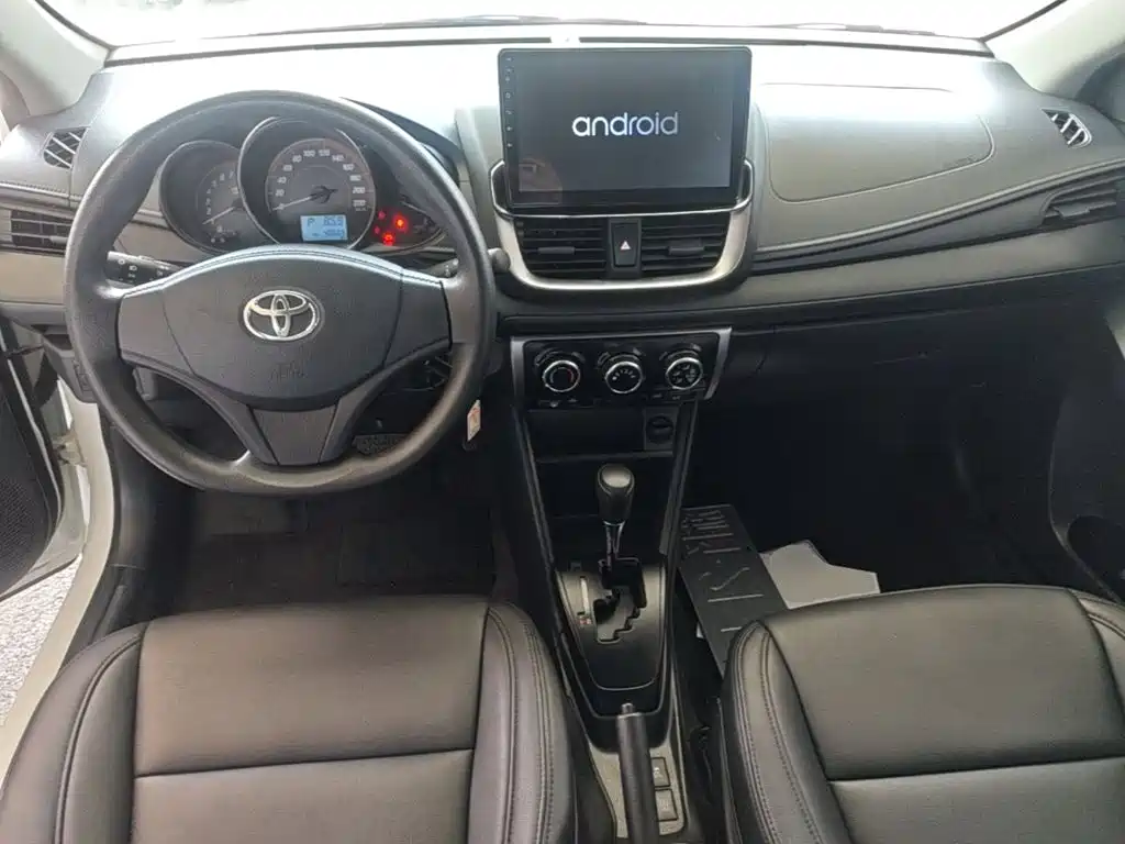 Toyota Yaris L 2021 — фото 10
