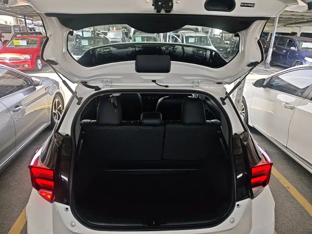 Toyota Yaris L 2021 — фото 19