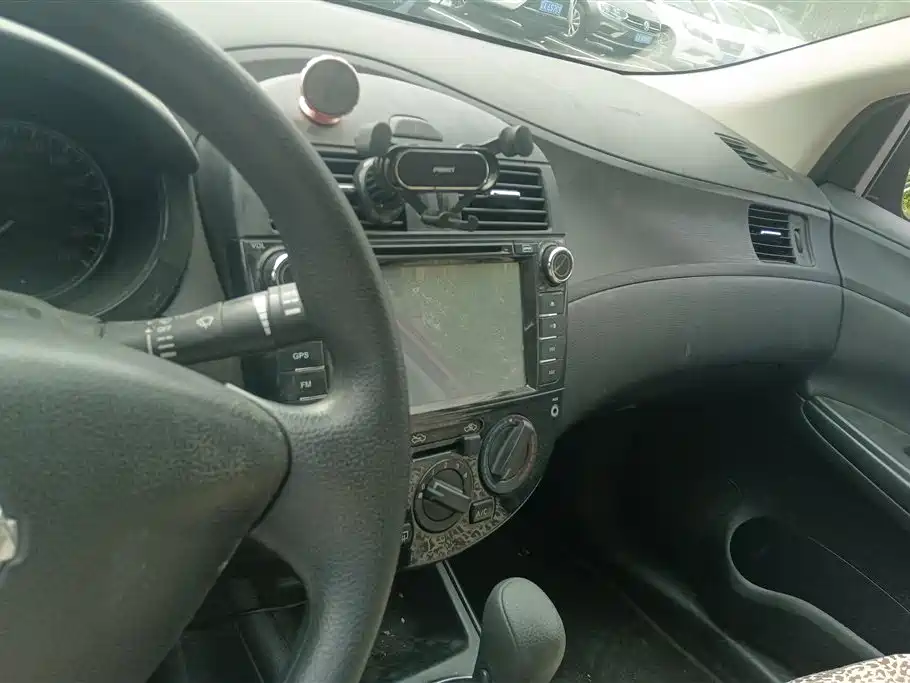 Nissan Tiida 2016 — фото 13