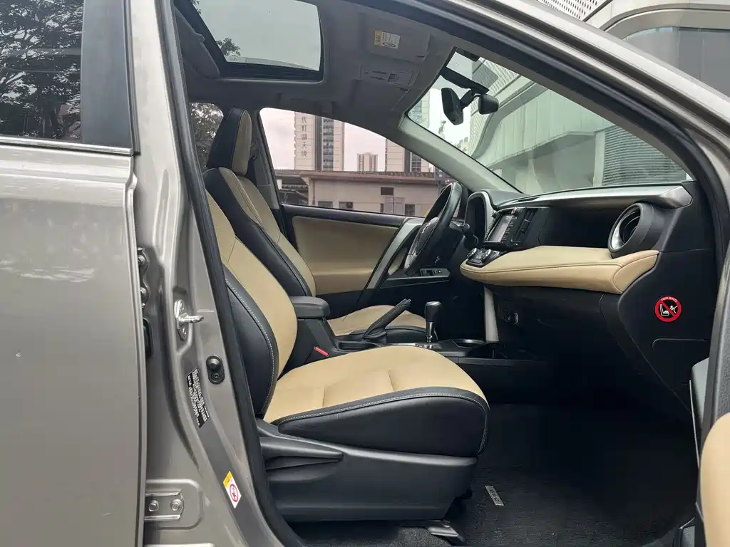 Toyota RAV4 2017 — фото 23