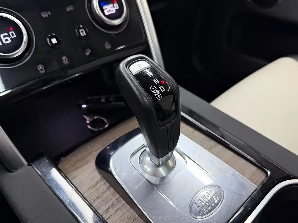 Land Rover Discovery Sport 2020 — фото 17