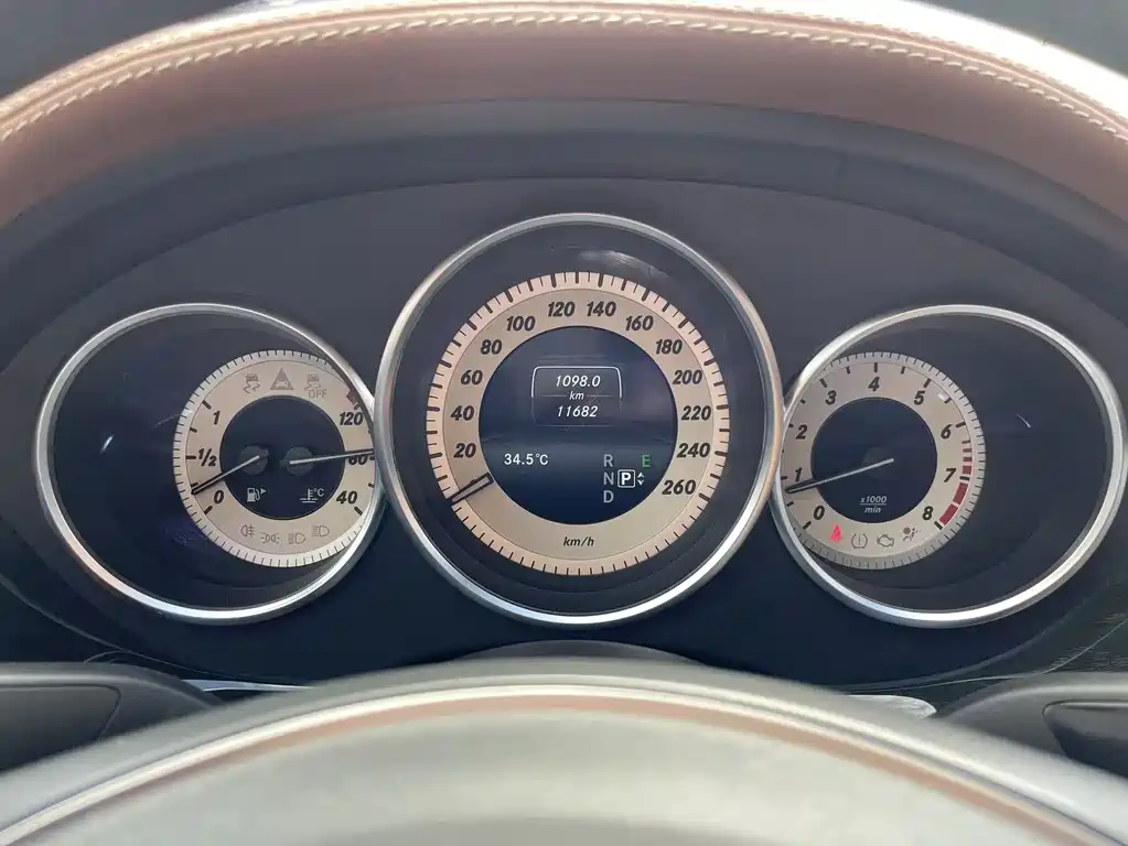 Mercedes-Benz CLS 2015 — фото 27