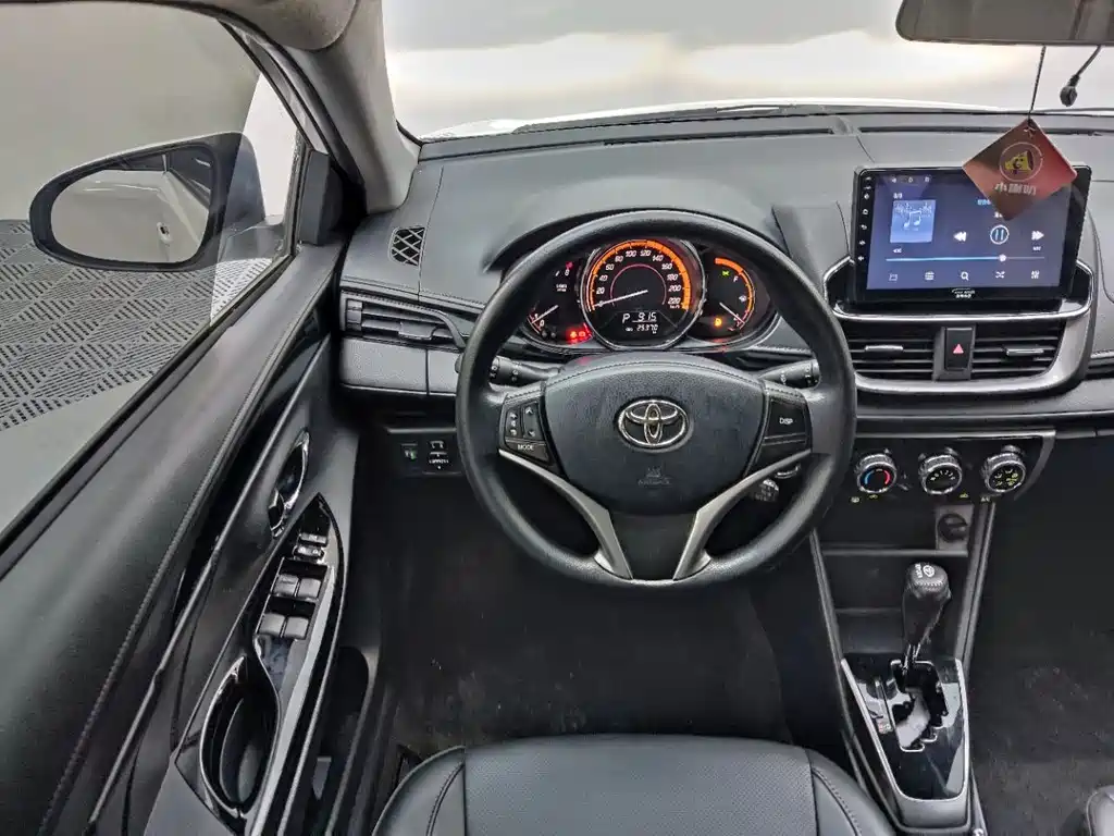 Toyota Yaris L 2022 — фото 11