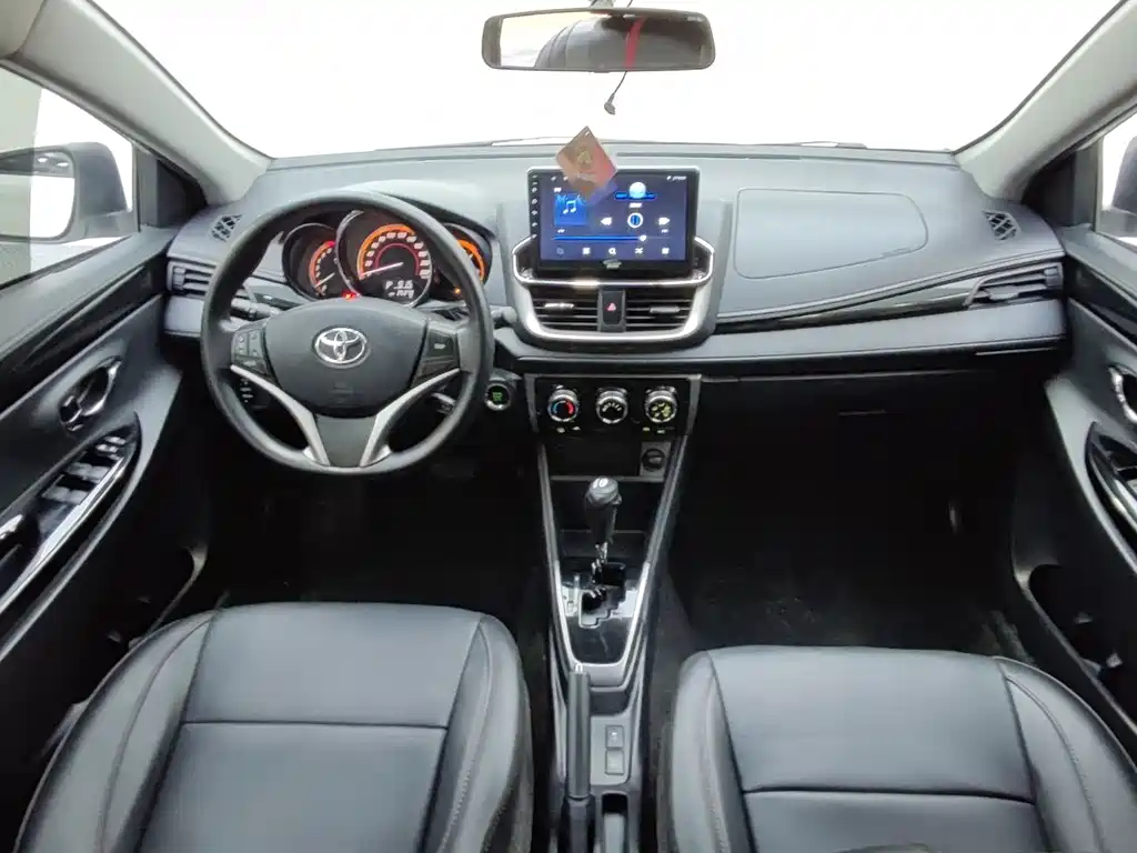 Toyota Yaris L 2022 — фото 10