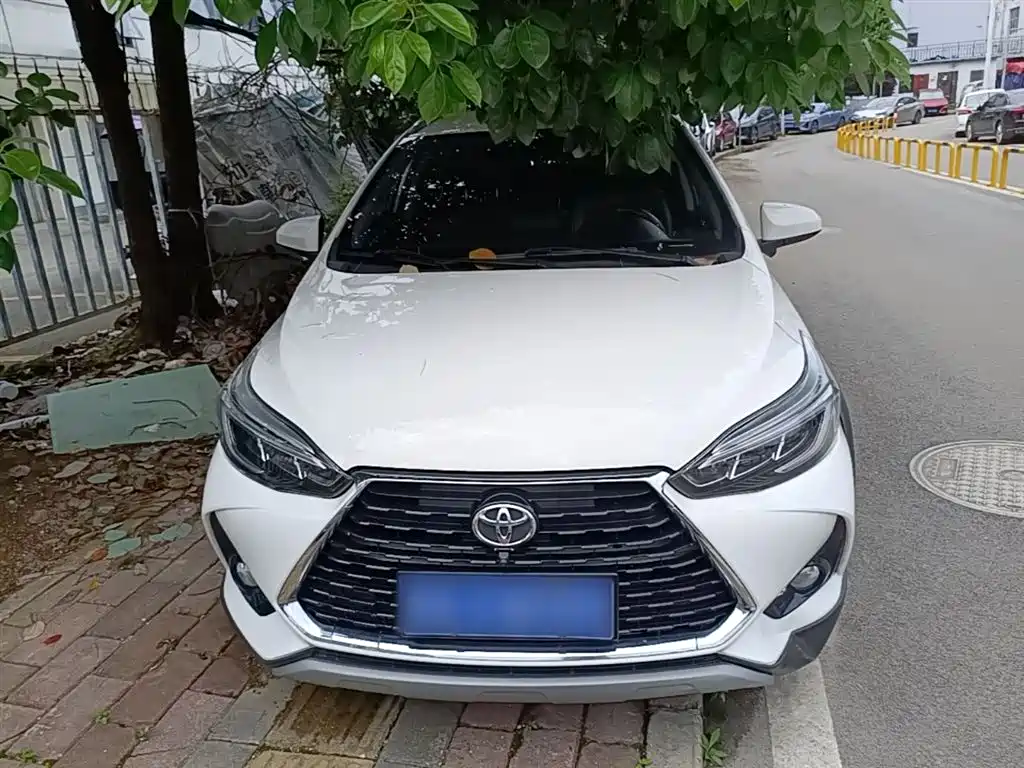 Toyota Yaris L 2022 — фото 3